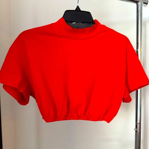 ALO Yoga Women's Vivid Red Short Sleeve Tee - Picture 2 of 5